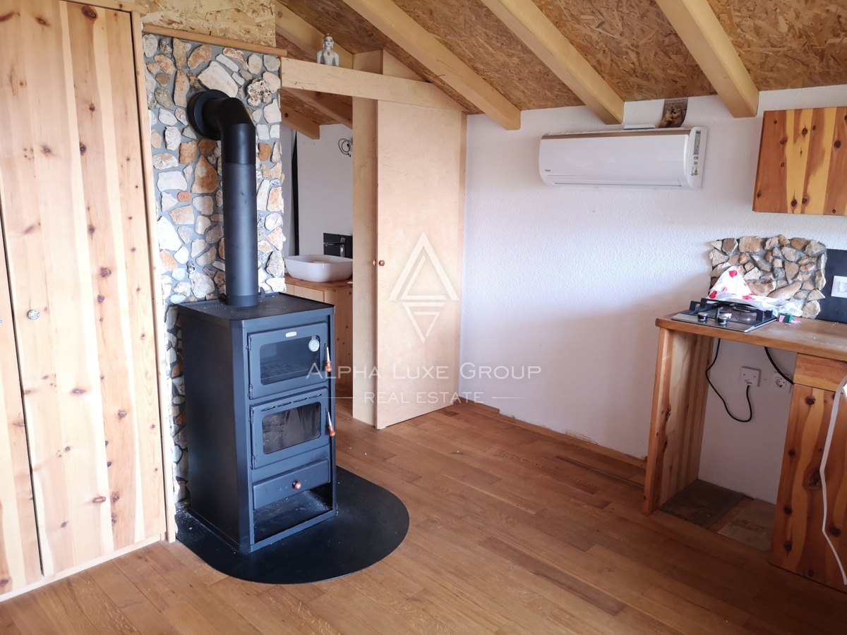 Istra, Višnjan: Skandinavska lesena hiša s teraso