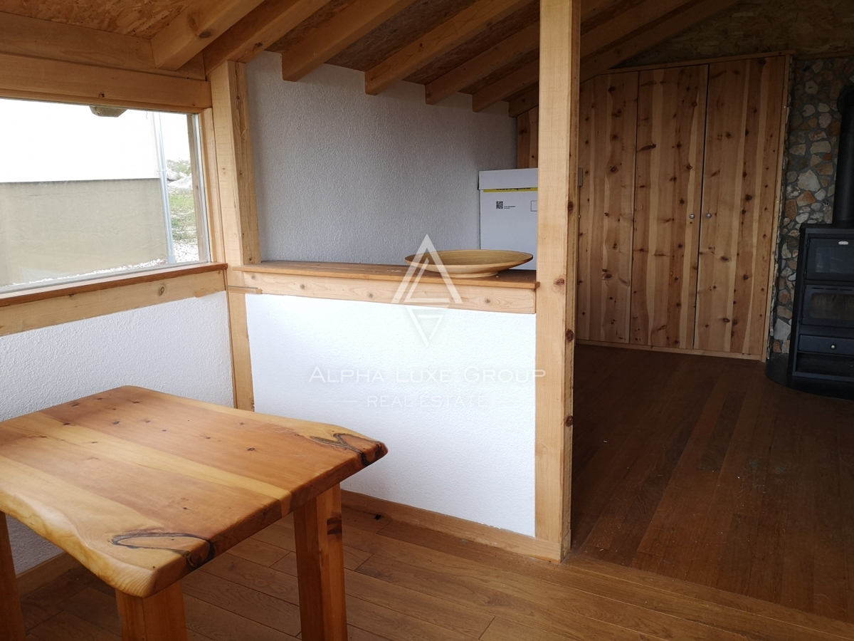 Istra, Višnjan: Skandinavska lesena hiša s teraso