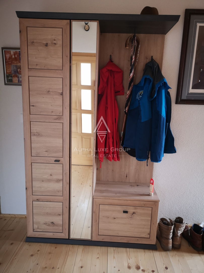 Istra, Višnjan: Skandinavska lesena hiša s teraso