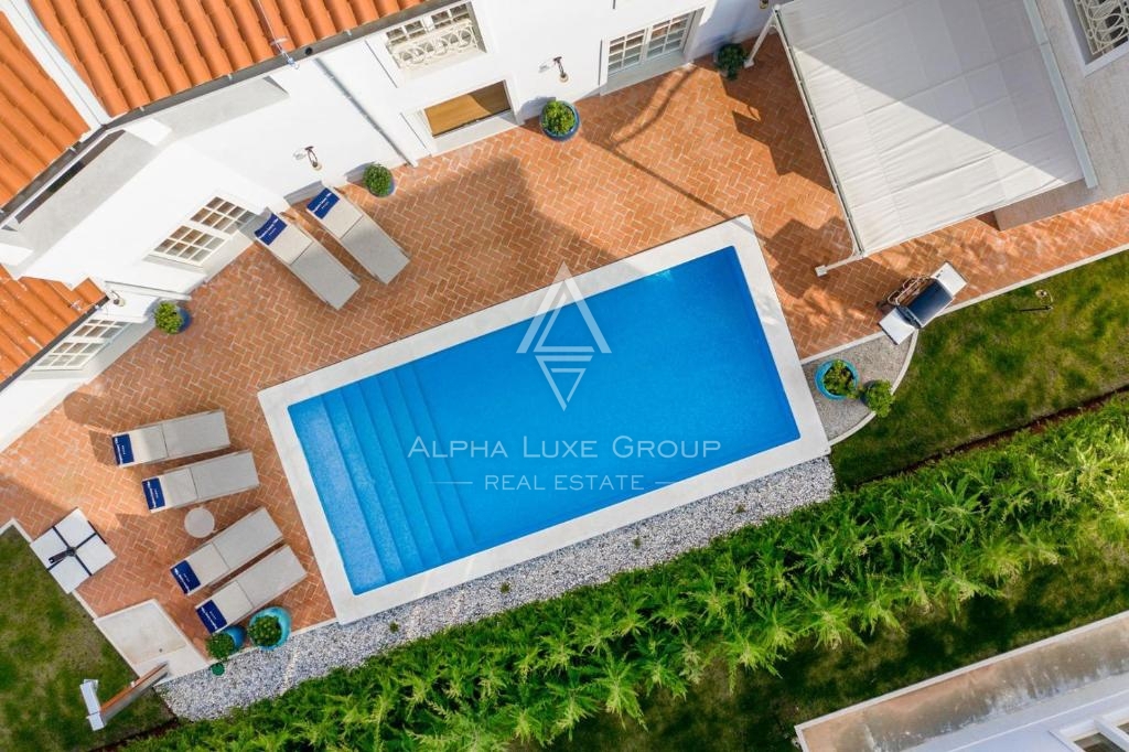 Istra, Poreč – Luksuzna vila z bazenom in pogledom na morje