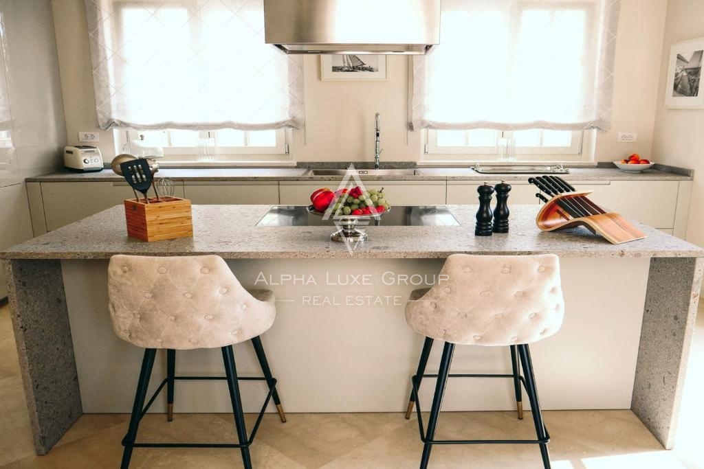 Istra, Poreč – Luksuzna vila z bazenom in pogledom na morje