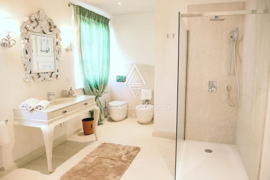 Istra, Poreč – Luksuzna vila z bazenom in pogledom na morje