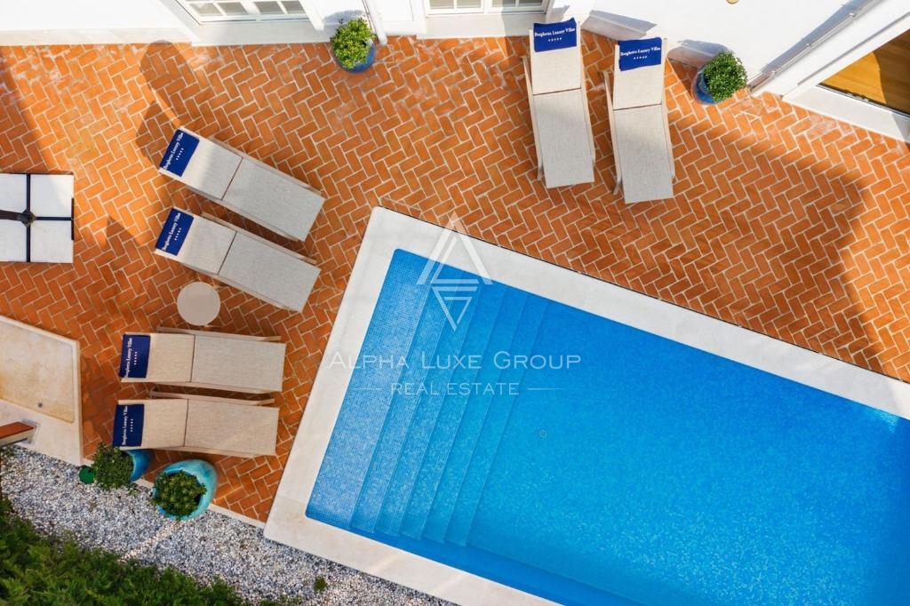 Istra, Poreč – Luksuzna vila z bazenom in pogledom na morje