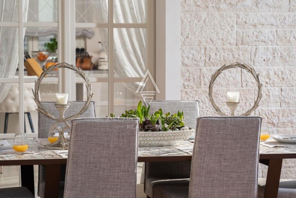 Istra, Poreč – Luksuzna vila z bazenom in pogledom na morje