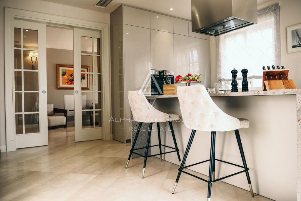 Istra, Poreč – Luksuzna vila z bazenom in pogledom na morje