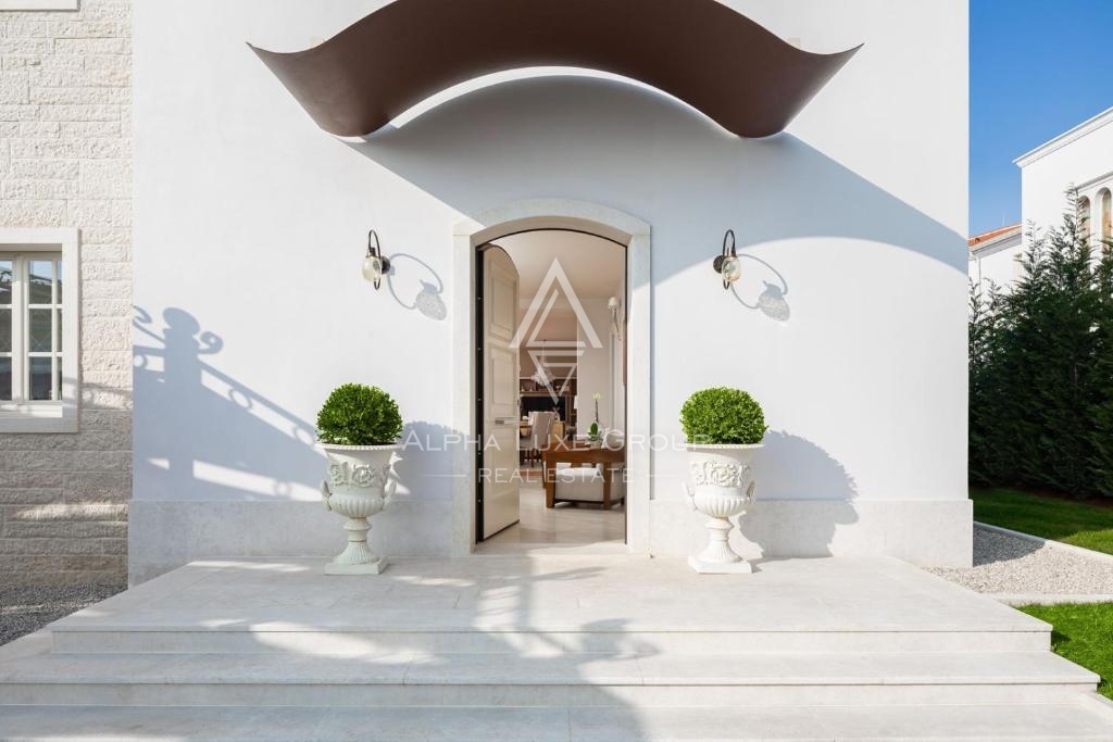 Istra, Poreč – Luksuzna vila z bazenom in pogledom na morje