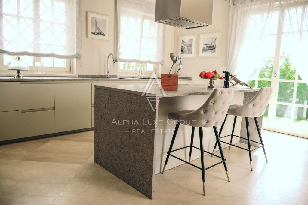 Istra, Poreč – Luksuzna vila z bazenom in pogledom na morje