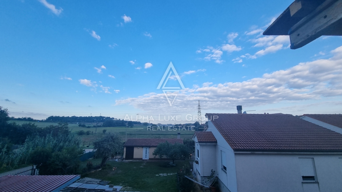 Istra, Poreč: Moderno stanovanje z balkonom