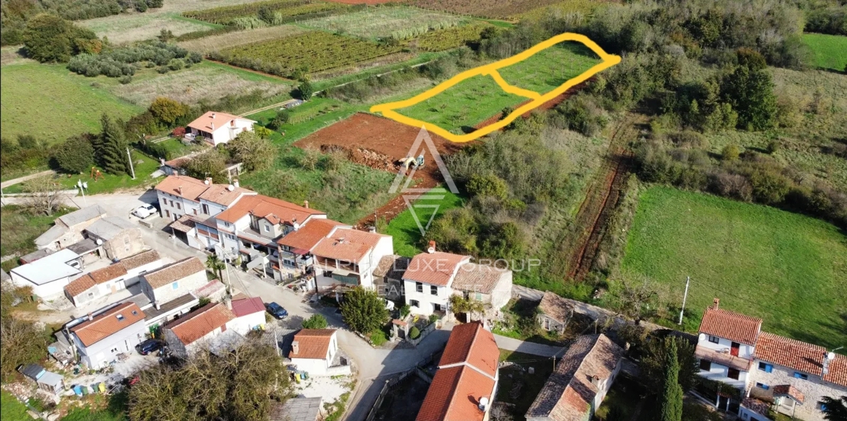 Istra, Višnjan: Gradbena parcela v mirni istrski vasici na prodaj