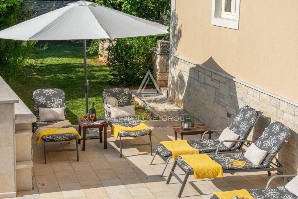 Istra, Poreč okolica, Prostorna vila s panoramskim razgledom naprodaj