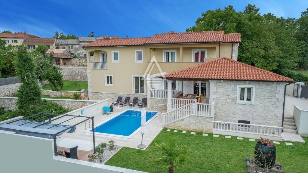 Istra, Poreč okolica, Prostorna vila s panoramskim razgledom naprodaj