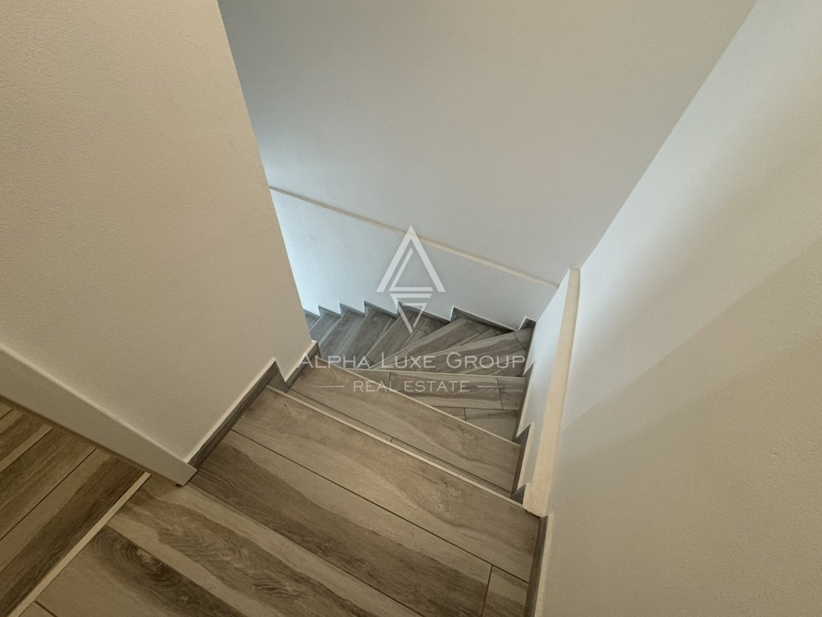 Istra, Tinjan, Prenovljena kamnita hiša s pomožnim objektom
