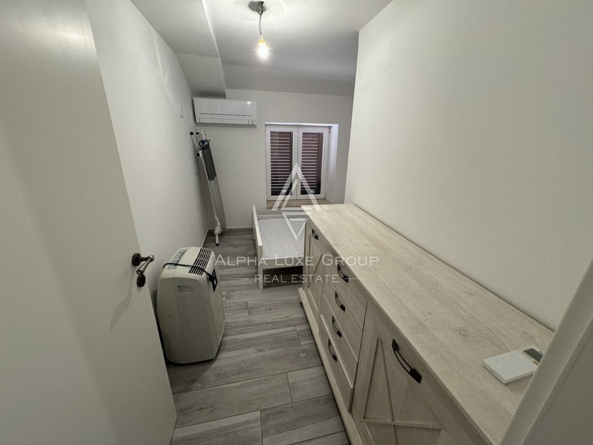 Istra, Tinjan, Prenovljena kamnita hiša s pomožnim objektom