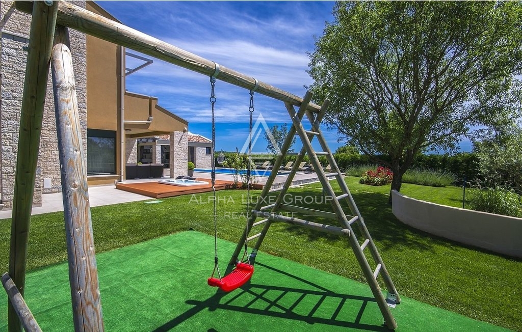 Istra, Sveti Lovreč- Moderna vila z bazenom in velikim vrtom