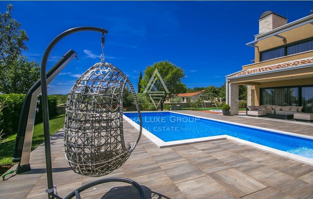 Istra, Sveti Lovreč- Moderna vila z bazenom in velikim vrtom