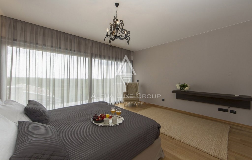 Istra, Sveti Lovreč- Moderna vila z bazenom in velikim vrtom