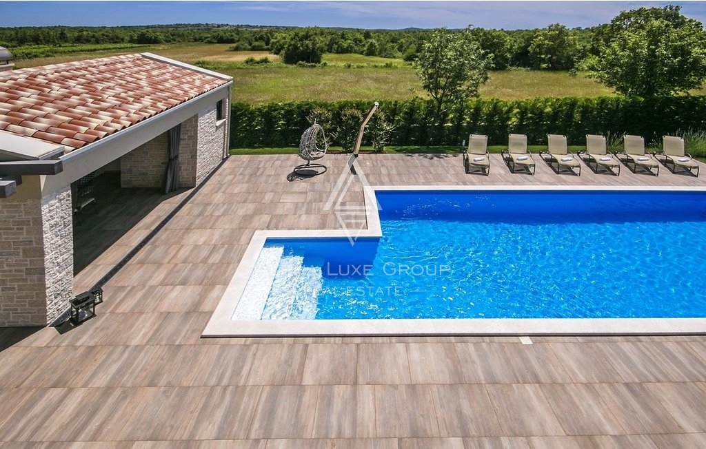 Istra, Sveti Lovreč- Moderna vila z bazenom in velikim vrtom