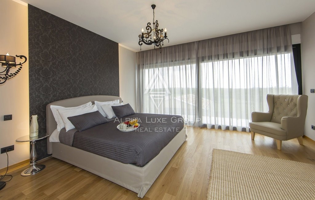 Istra, Sveti Lovreč- Moderna vila z bazenom in velikim vrtom