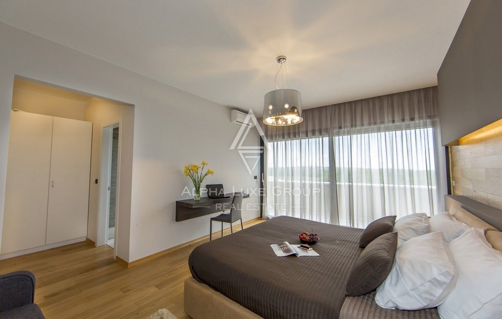 Istra, Sveti Lovreč- Moderna vila z bazenom in velikim vrtom