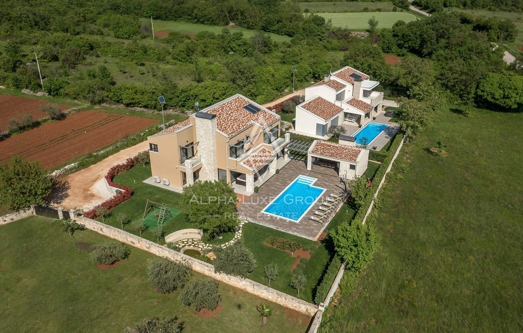 Istra, Sveti Lovreč- Moderna vila z bazenom in velikim vrtom