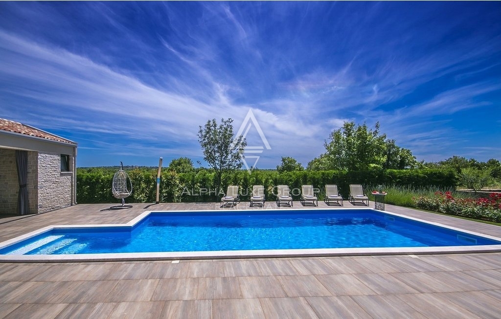 Istra, Sveti Lovreč- Moderna vila z bazenom in velikim vrtom