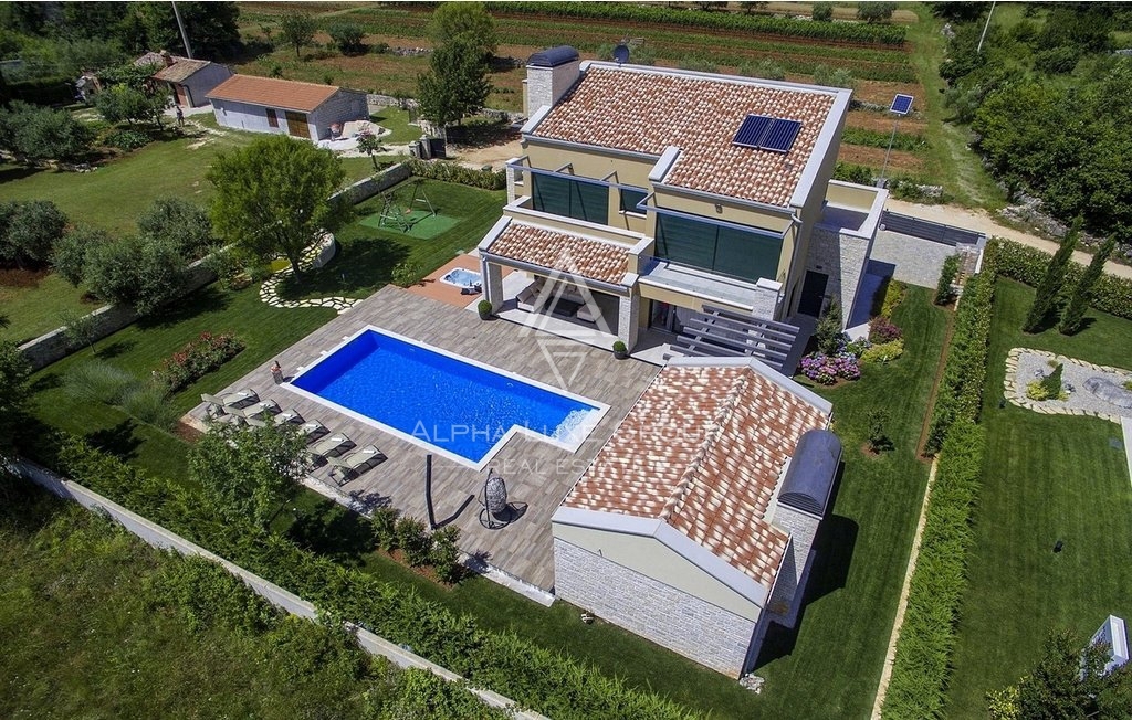 Istra, Sveti Lovreč- Moderna vila z bazenom in velikim vrtom
