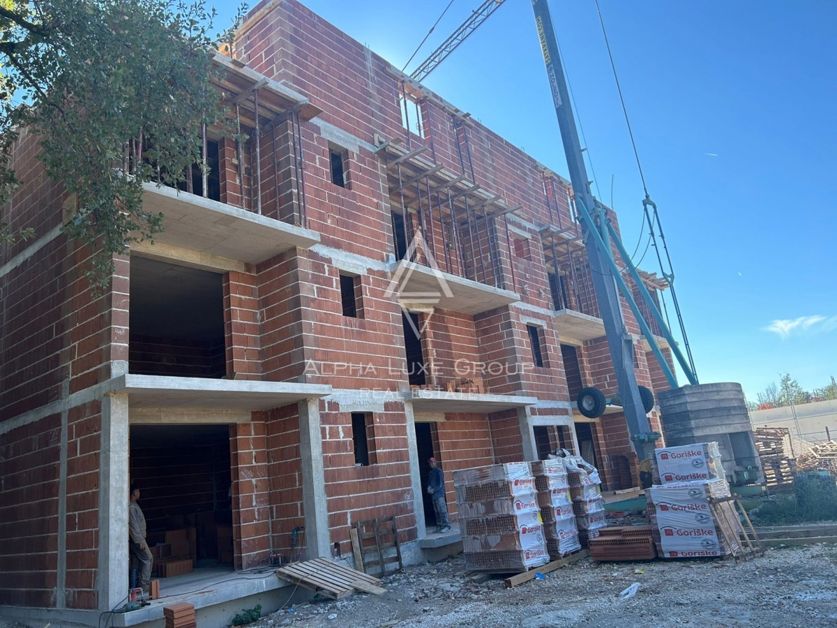 Istra, Tar, Nov apartma v prvem nadstropju s teraso in parkirnim prostorom