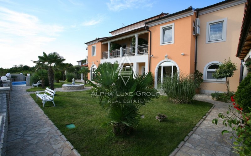 Istra, Medulin – Edinstvena vila ob plaži z investicijskim potencialom