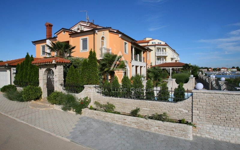 Istra, Medulin – Edinstvena vila ob plaži z investicijskim potencialom