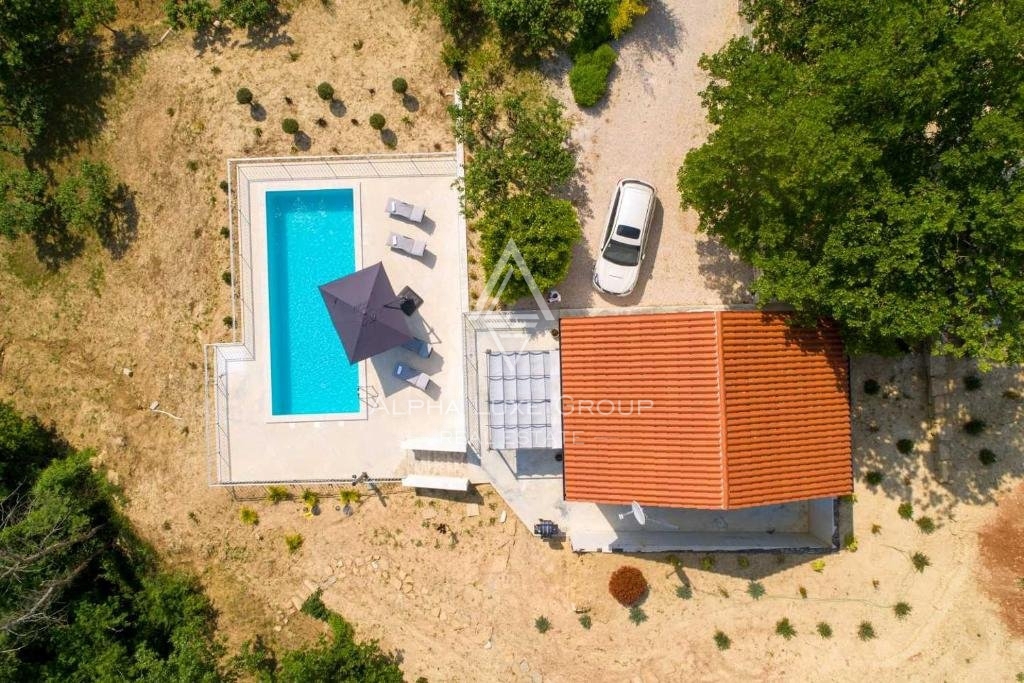 Novaki Pazinski, Istra: Sodobna vila z bazenom na osamljeni lokaciji