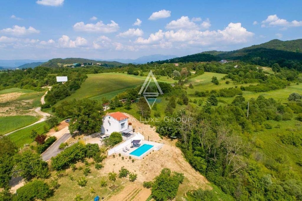 Novaki Pazinski, Istra: Sodobna vila z bazenom na osamljeni lokaciji