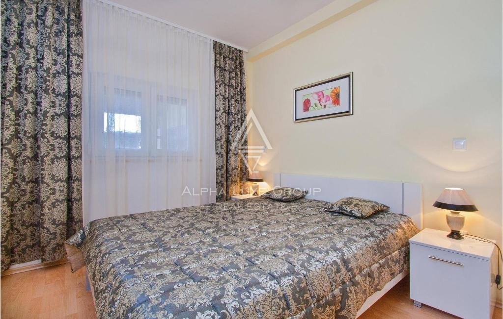 Poreč, Istra - Elegantna dvostanovanjska vila z zasebnim bazenom zdaj na voljo