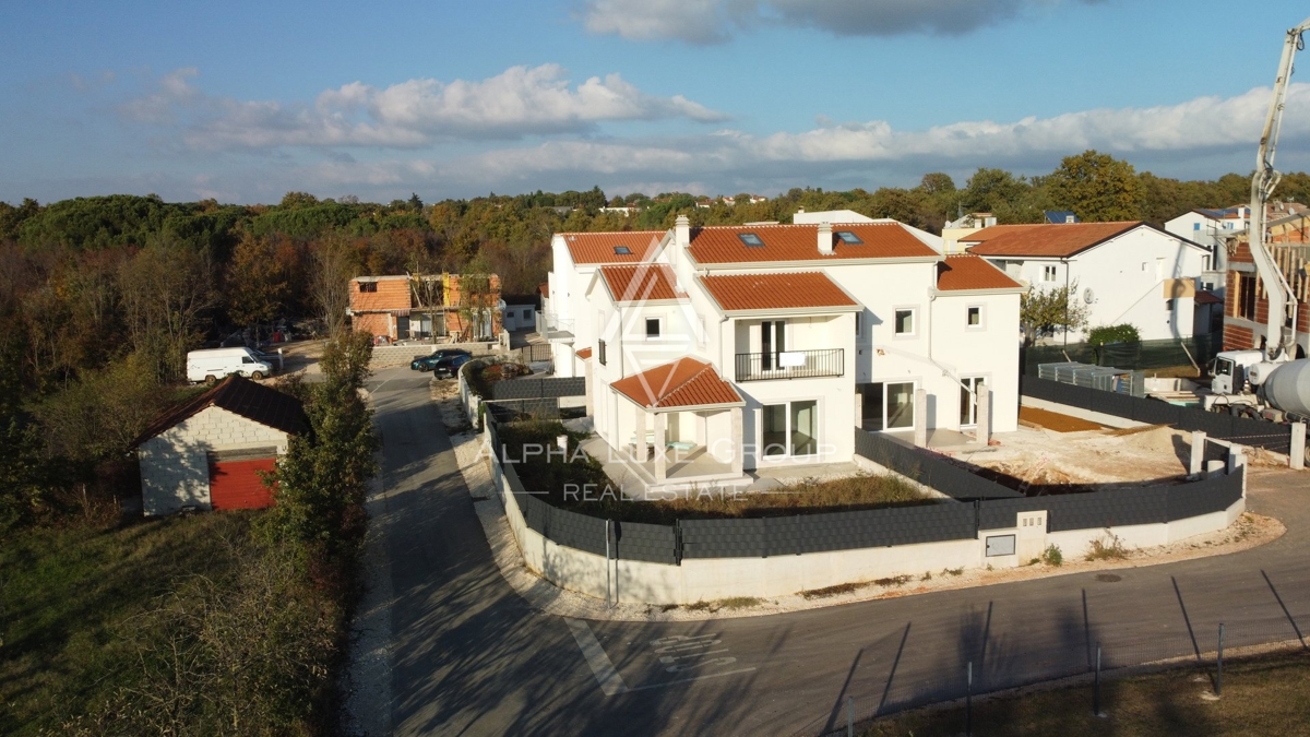 Poreč, Istra - Elegantna dvostanovanjska hiša blizu morja