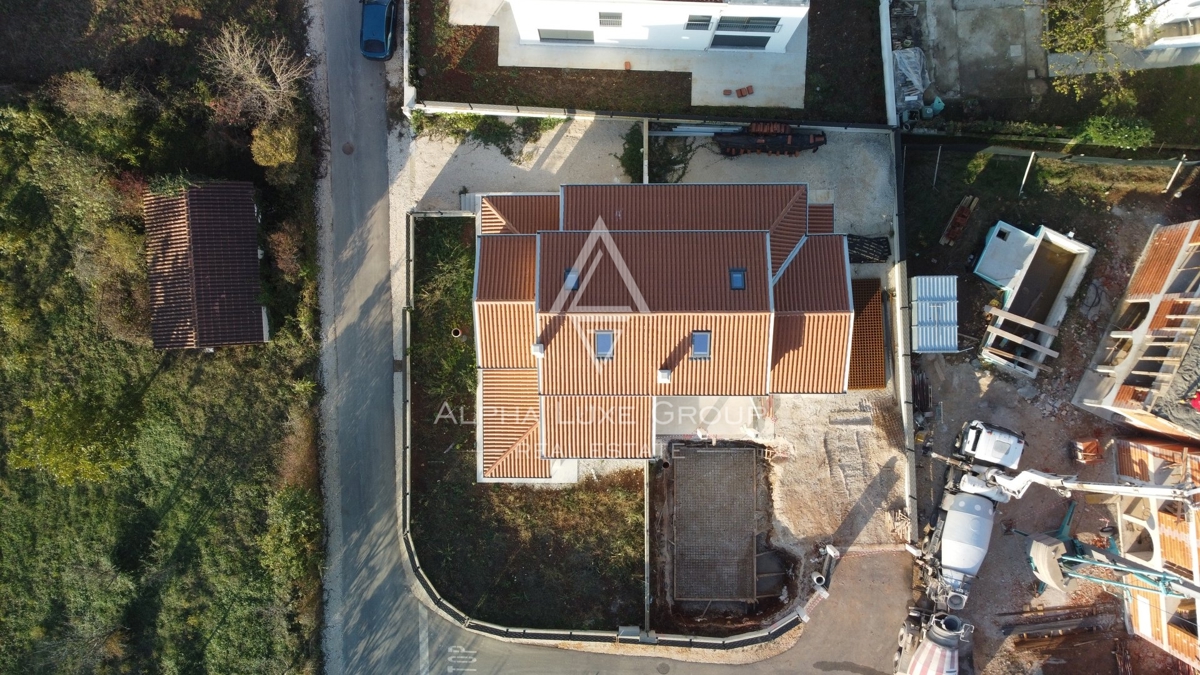 Poreč, Istra - Elegantna dvostanovanjska hiša blizu morja