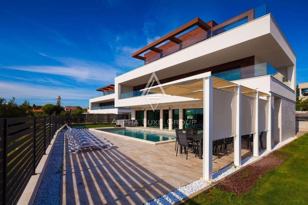 Razkošna obmorska vila v Medulin, Istrija: Popolna sinteza elegance in narave