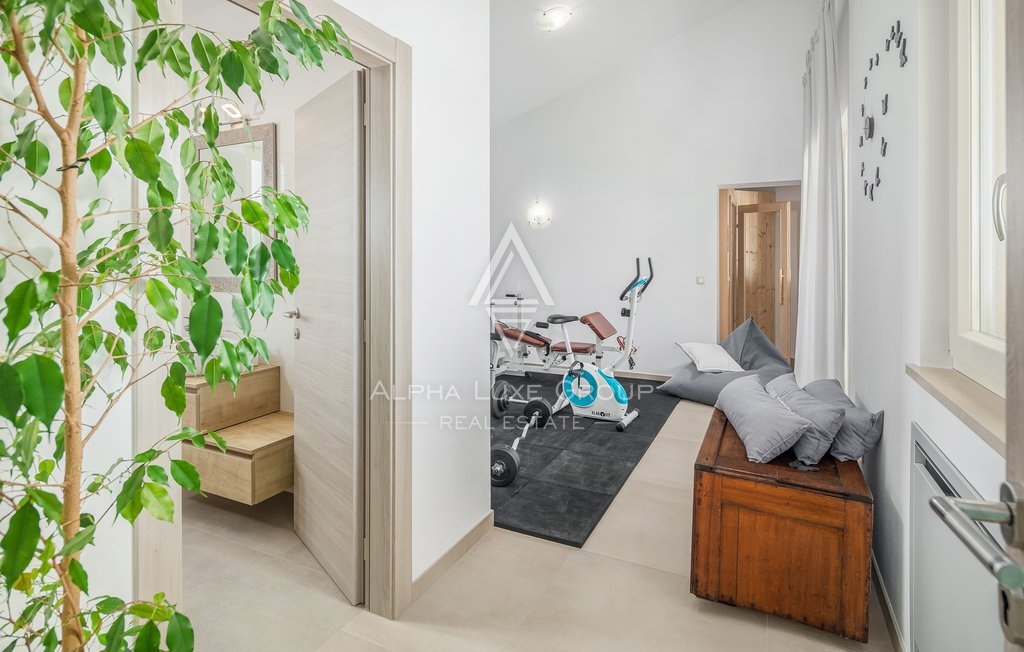 Razkošna Vila z Oljčnim Nasadom v Vodnjanu, Istri: Sinteza Elegance in Narave