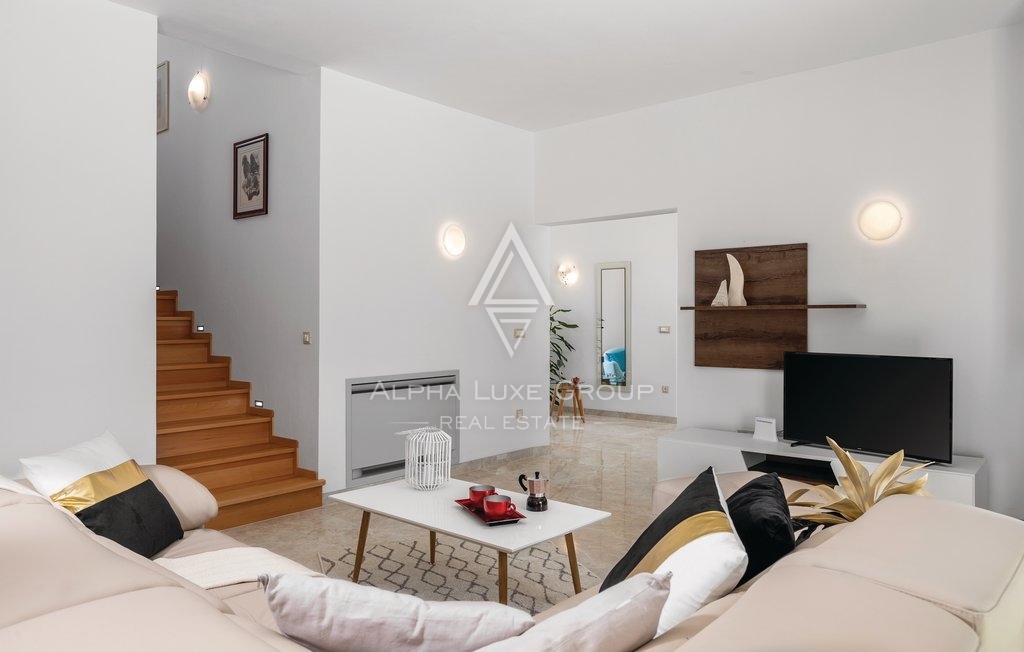 Razkošna Vila z Oljčnim Nasadom v Vodnjanu, Istri: Sinteza Elegance in Narave