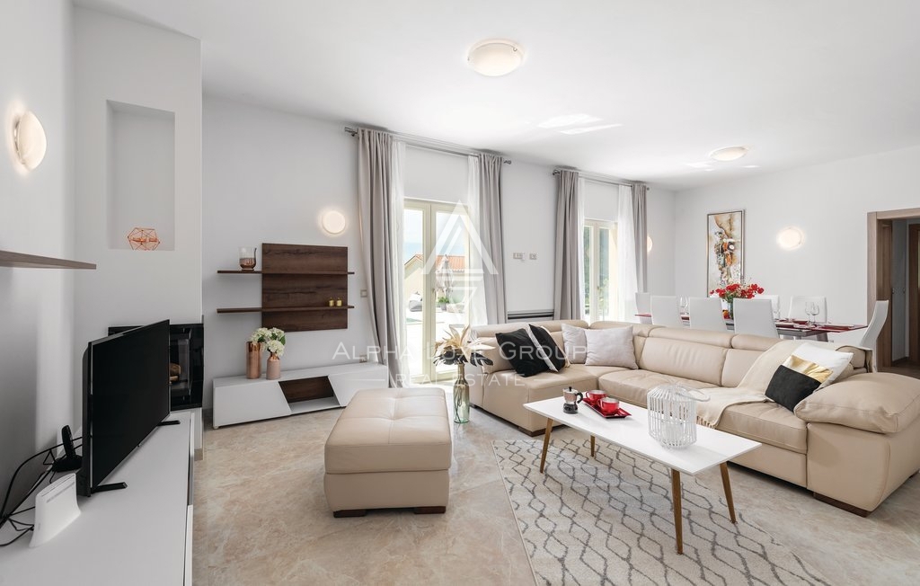 Razkošna Vila z Oljčnim Nasadom v Vodnjanu, Istri: Sinteza Elegance in Narave