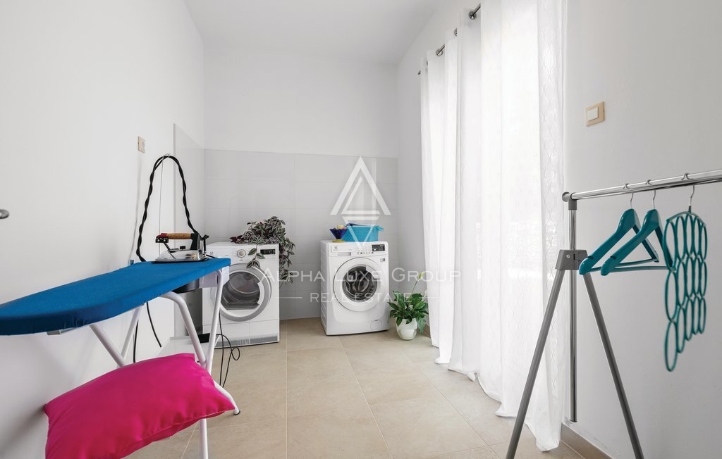 Razkošna Vila z Oljčnim Nasadom v Vodnjanu, Istri: Sinteza Elegance in Narave