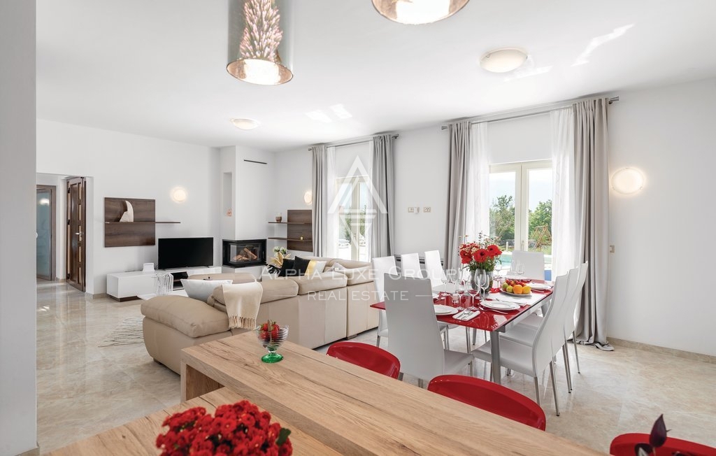 Razkošna Vila z Oljčnim Nasadom v Vodnjanu, Istri: Sinteza Elegance in Narave