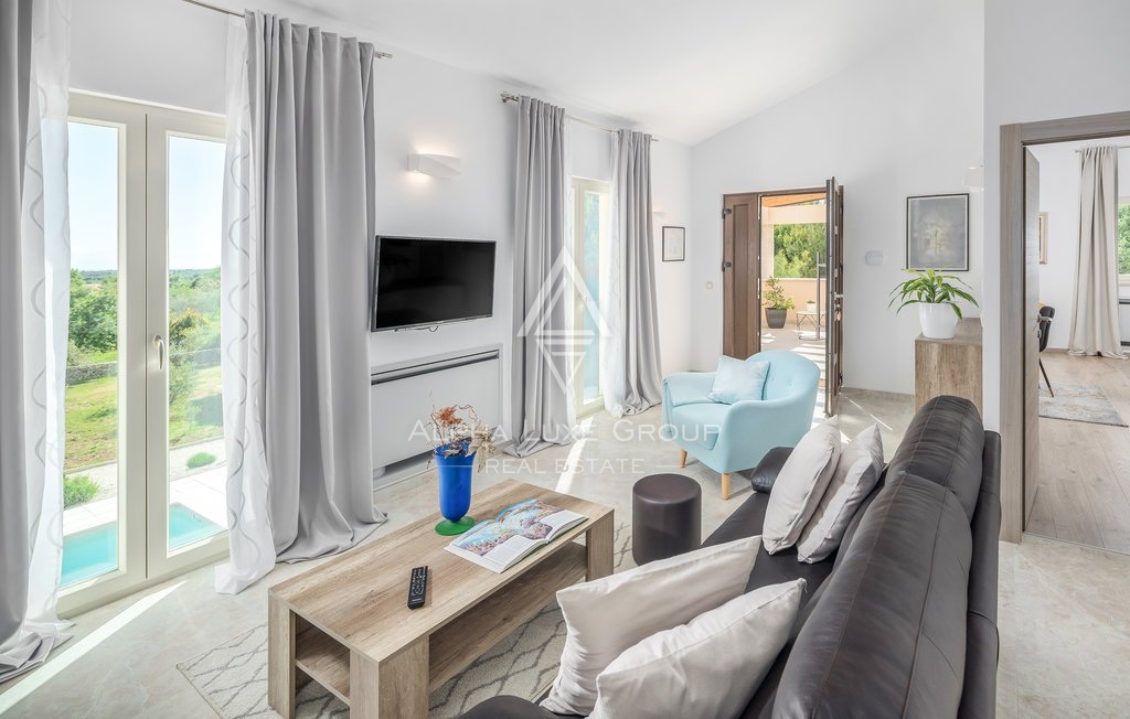 Razkošna Vila z Oljčnim Nasadom v Vodnjanu, Istri: Sinteza Elegance in Narave