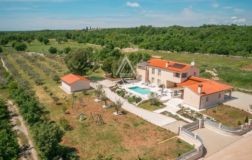 Razkošna Vila z Oljčnim Nasadom v Vodnjanu, Istri: Sinteza Elegance in Narave