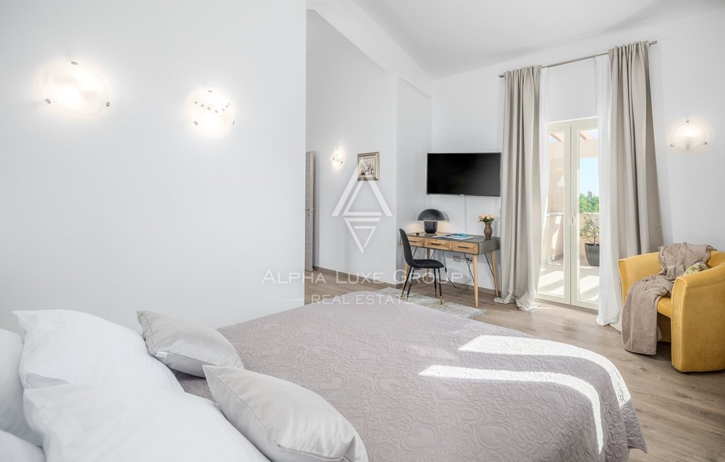 Razkošna Vila z Oljčnim Nasadom v Vodnjanu, Istri: Sinteza Elegance in Narave