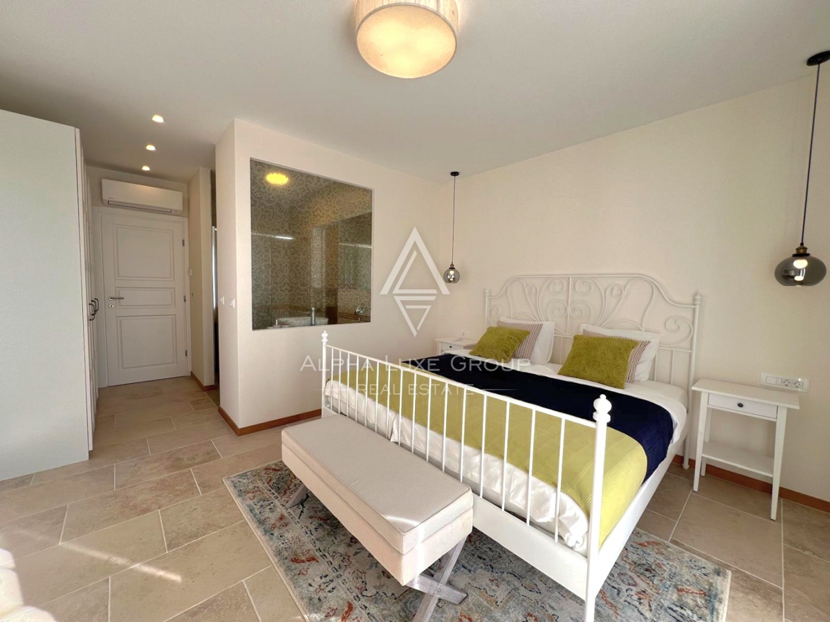 Poreč, Istra: Moderno zasnovana hiša za prodajo na iskani lokaciji