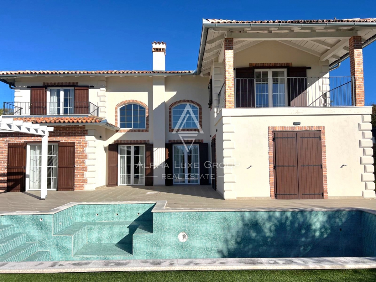 Poreč, Istra: Moderno zasnovana hiša za prodajo na iskani lokaciji