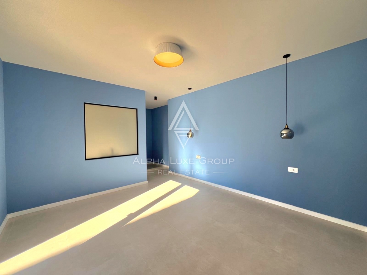 Poreč, Istra: Moderno zasnovana hiša za prodajo na iskani lokaciji