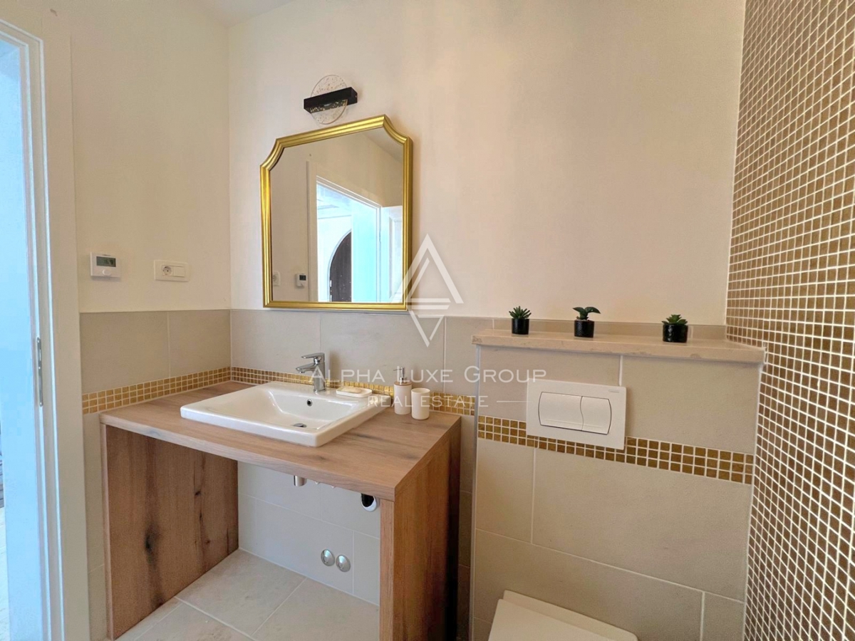 Poreč, Istra: Moderno zasnovana hiša za prodajo na iskani lokaciji