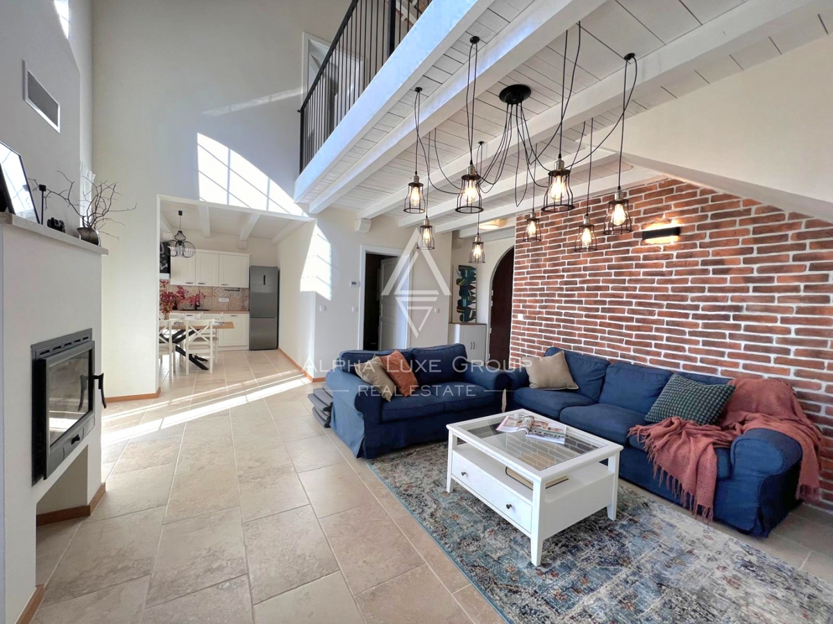 Poreč, Istra: Moderno zasnovana hiša za prodajo na iskani lokaciji