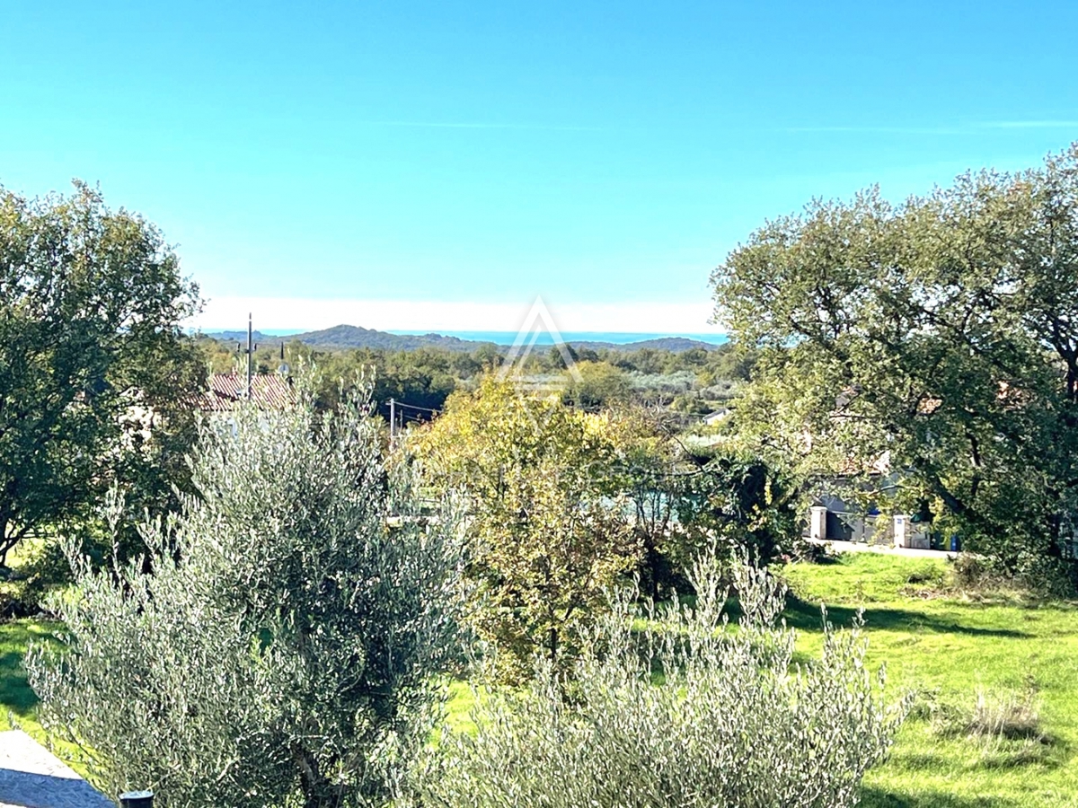 Poreč, Istra: Moderno zasnovana hiša za prodajo na iskani lokaciji