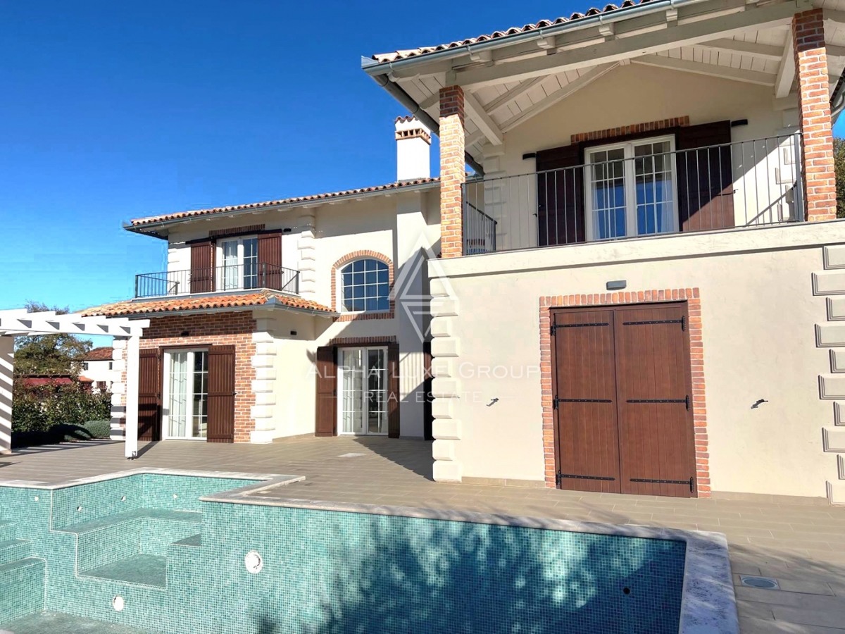 Poreč, Istra: Moderno zasnovana hiša za prodajo na iskani lokaciji